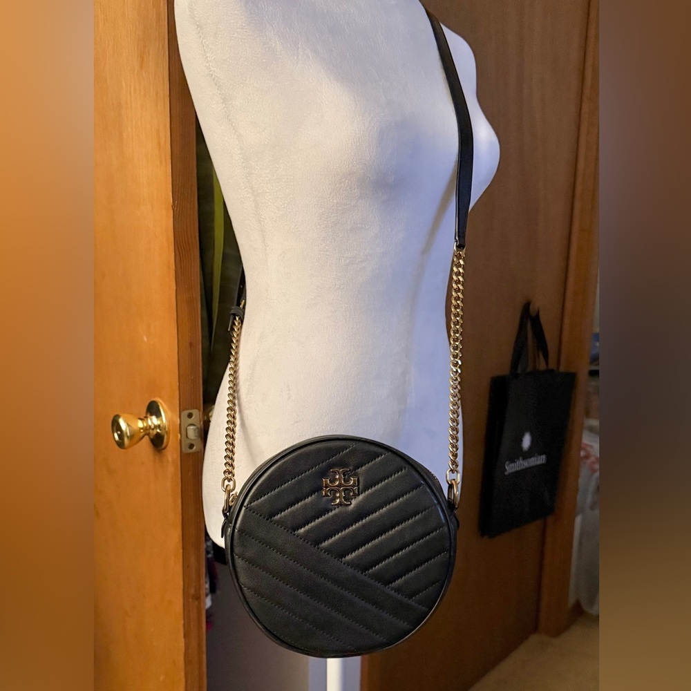 Tory Burch Black Round Crossbody Bag with Gold Chain - Picture 9 of 12